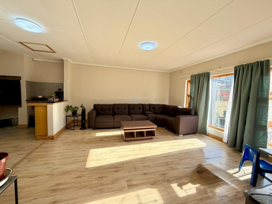 7 Bedroom Property for Sale in Oudtshoorn South Western Cape